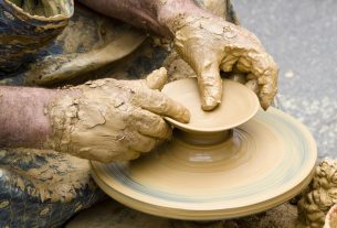 entdecken sie die praktischen mud pants, ideal für jedes abenteuer im freien. diese robusten und wasserdichten hosen bieten optimalen schutz vor nässe und schmutz, während sie gleichzeitig komfort und bewegungsfreiheit garantieren. perfekt für aktive tage in der natur!