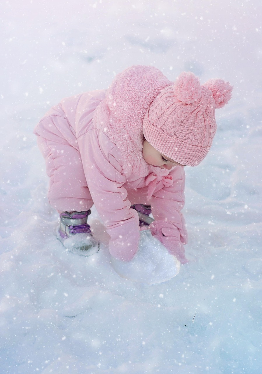 entdecken sie unseren erstklassigen schneeanzug, der ultimativen schutz und komfort bietet. perfekt für kalte winterabenteuer, hält er sie warm und trocken, während sie die natur genießen.